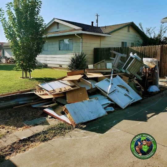 Curbside pickup junk removal Yuba City